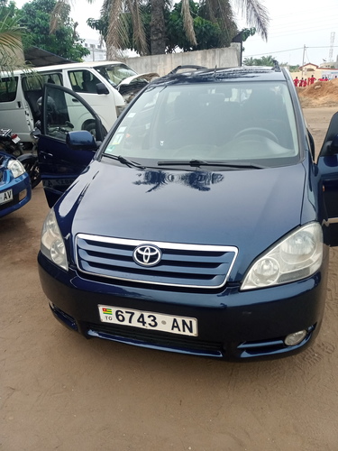 Toyota avensis verso 7 places