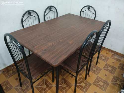 Table à manger en bois - 4 places  ( en promo )